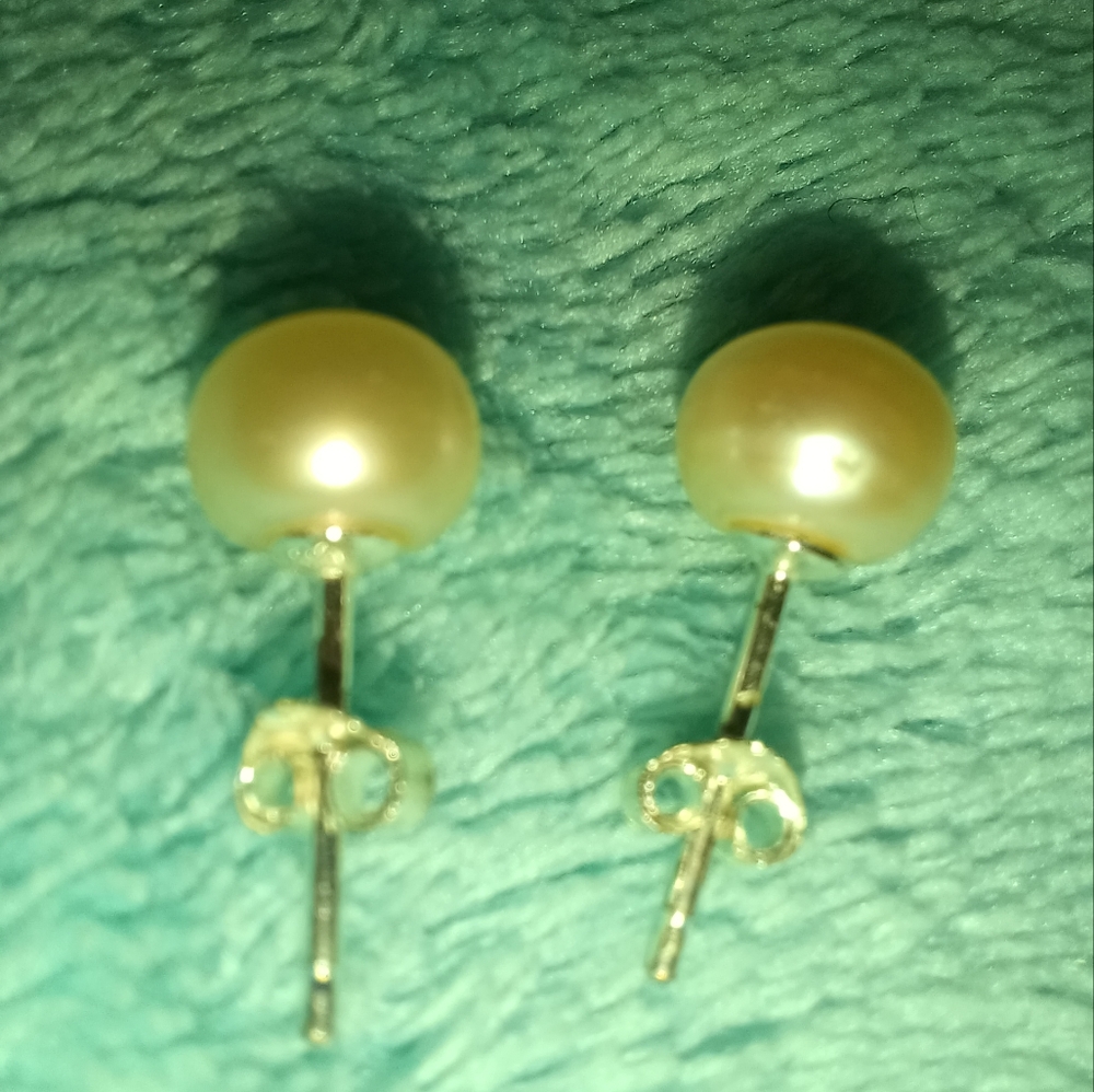 Small Studs. - image 2